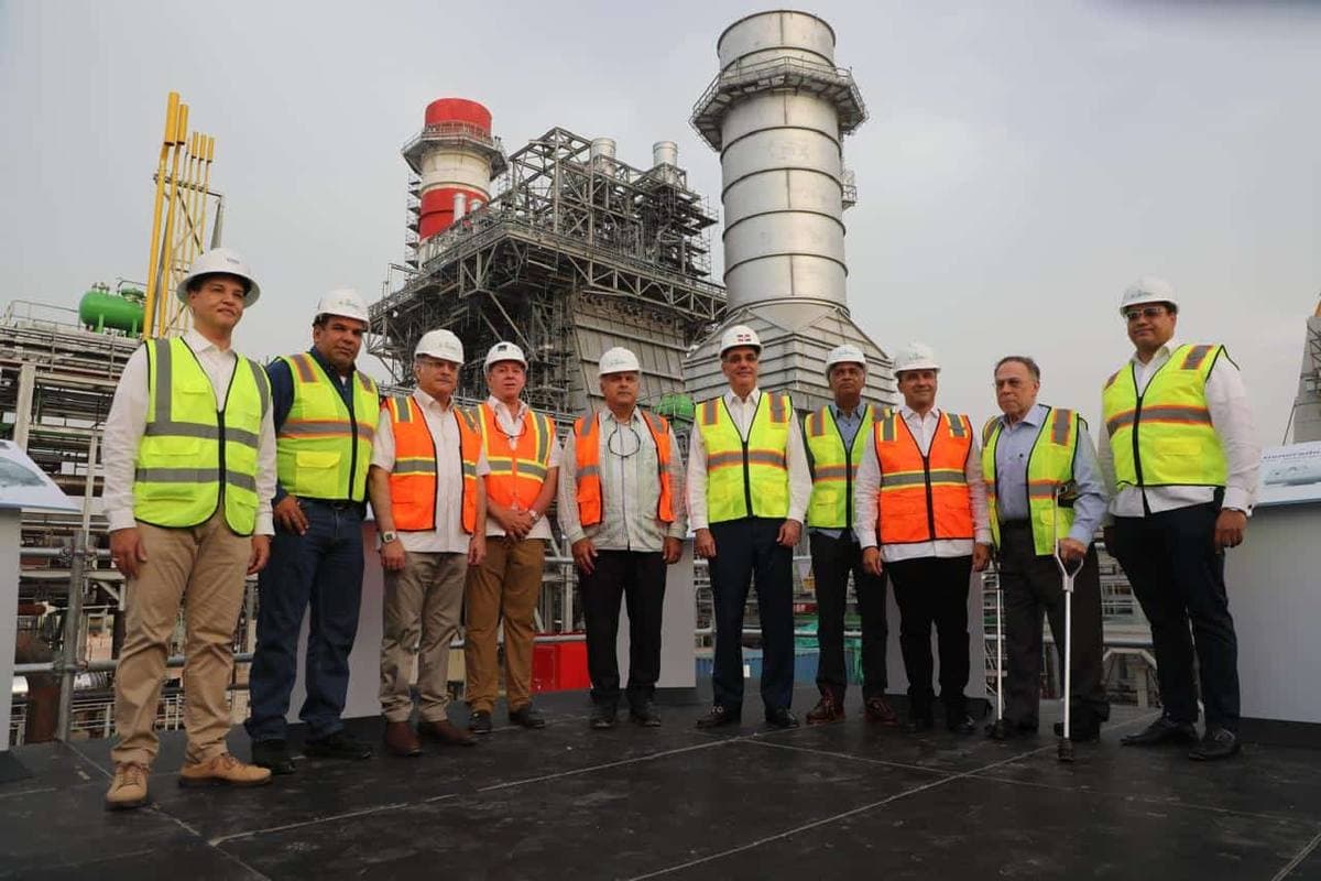 Abinader visita planta que aportará 467 MW al sistema eléctrico y entrará en operación en 2027